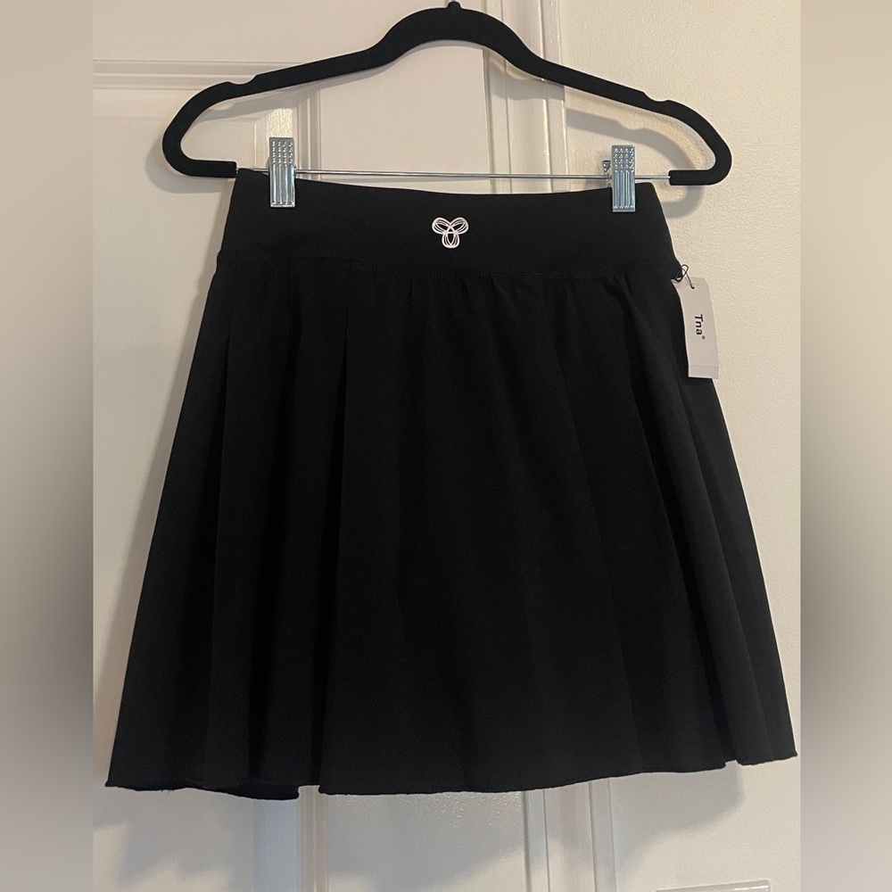 TNA / Aritzia Move Serve Skirt Black NWT